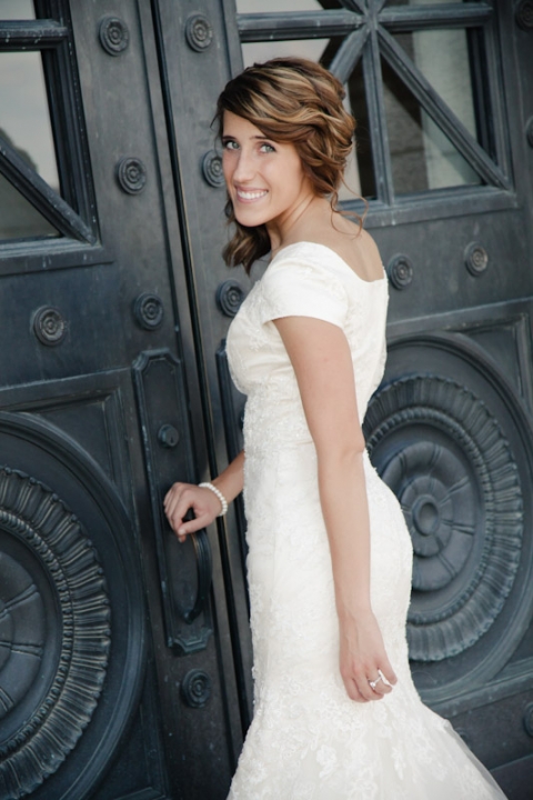 Bridals-2011-08-16-Erin-Travis-Utah-Wedding-and-Portrait-Photographer-Classy-Bridals013IMG_7332-Blog(pp_w480_h720)
