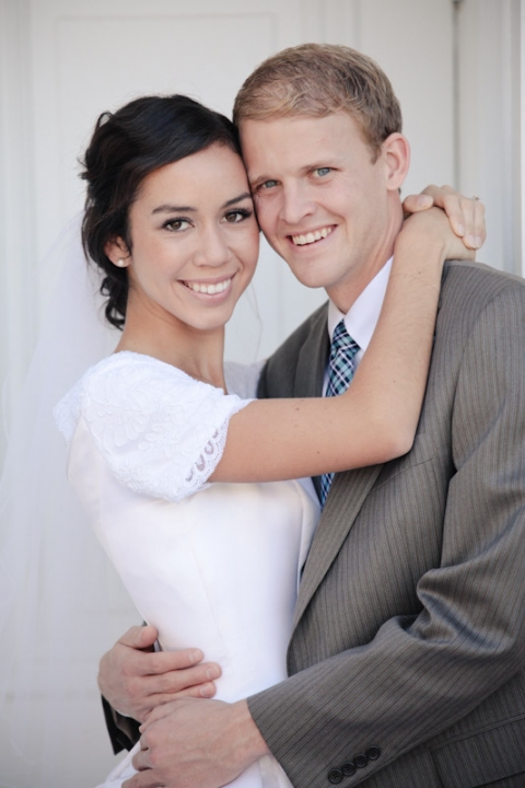Bridals-2011-10-21-Kimmie-Justin-Utah-Wedding-and-Portrait-Photographer-Logan-LDS-Temple-Wedding003IMG_2587-Blog(pp_w480_h720)