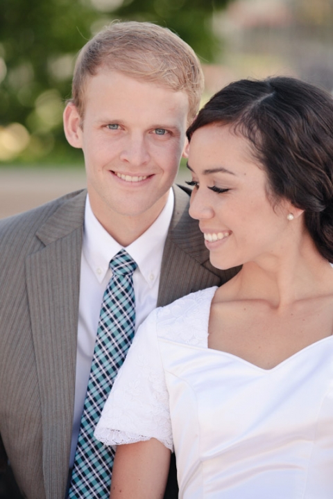 Bridals-2011-10-21-Kimmie-Justin-Utah-Wedding-and-Portrait-Photographer-Logan-LDS-Temple-Wedding005IMG_2668-Blog(pp_w480_h720)