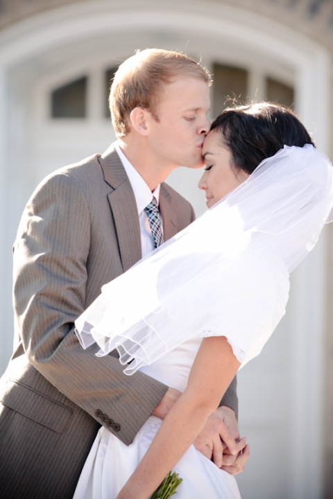 Bridals-2011-10-21-Kimmie-Justin-Utah-Wedding-and-Portrait-Photographer-Logan-LDS-Temple-Wedding008IMG_2565-Blog(pp_w480_h720)