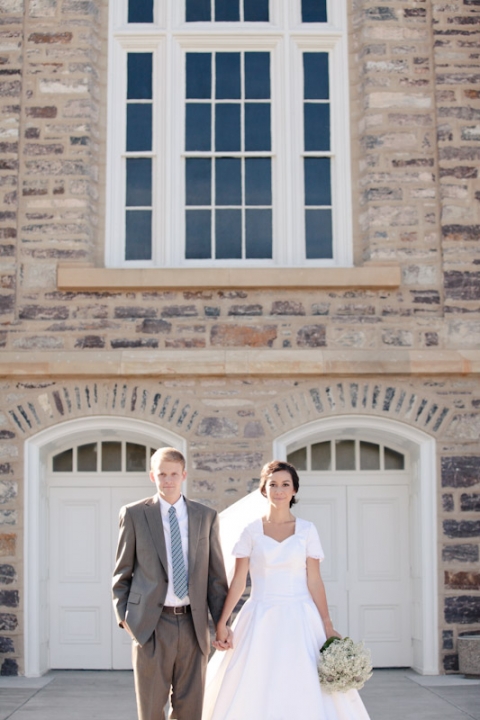 Bridals-2011-10-21-Kimmie-Justin-Utah-Wedding-and-Portrait-Photographer-Logan-LDS-Temple-Wedding009IMG_2551-Blog(pp_w480_h720)