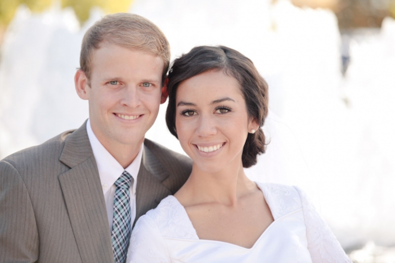 Bridals-2011-10-21-Kimmie-Justin-Utah-Wedding-and-Portrait-Photographer-Logan-LDS-Temple-Wedding010IMG_2656-Blog(pp_w768_h511)