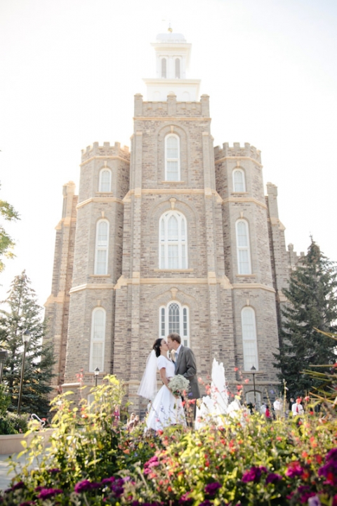 Bridals-2011-10-21-Kimmie-Justin-Utah-Wedding-and-Portrait-Photographer-Logan-LDS-Temple-Wedding011IMG_2610-Blog(pp_w480_h720)