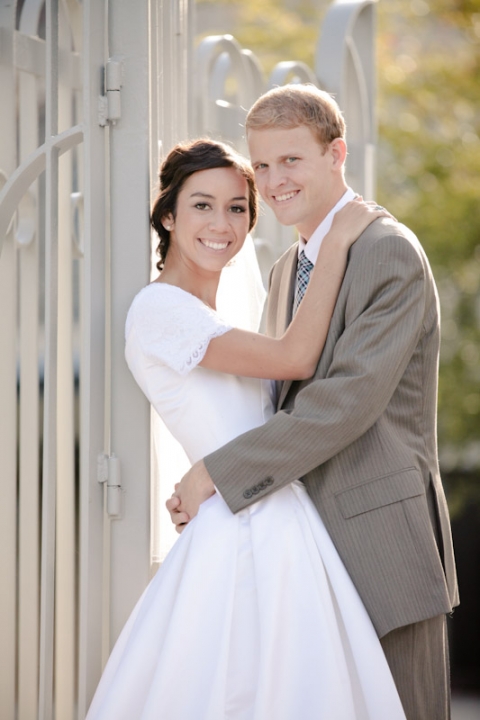 Bridals-2011-10-21-Kimmie-Justin-Utah-Wedding-and-Portrait-Photographer-Logan-LDS-Temple-Wedding012IMG_2699-Blog(pp_w480_h720)