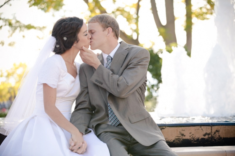 Bridals-2011-10-21-Kimmie-Justin-Utah-Wedding-and-Portrait-Photographer-Logan-LDS-Temple-Wedding013IMG_2650-Blog(pp_w768_h511)