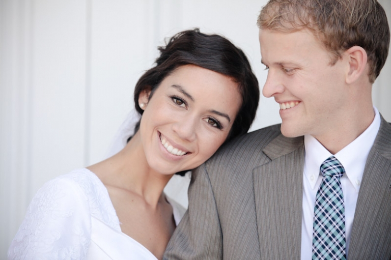 Bridals-2011-10-21-Kimmie-Justin-Utah-Wedding-and-Portrait-Photographer-Logan-LDS-Temple-Wedding014IMG_2577-Blog(pp_w768_h511)
