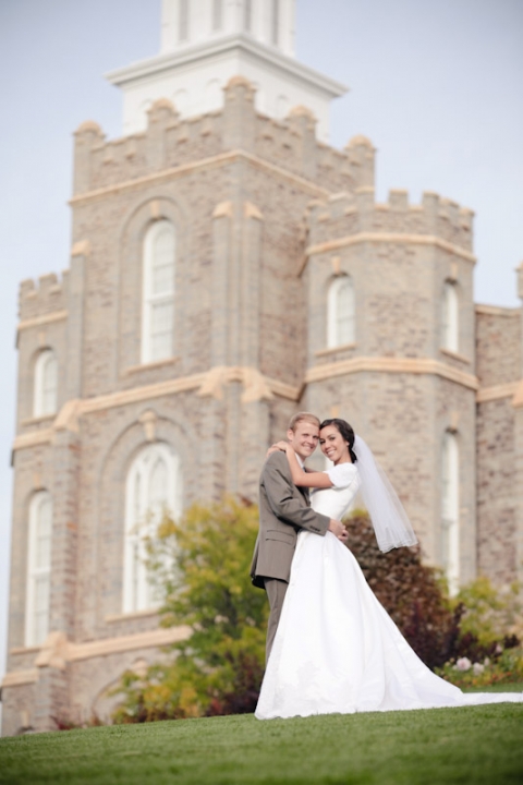 Bridals-2011-10-21-Kimmie-Justin-Utah-Wedding-and-Portrait-Photographer-Logan-LDS-Temple-Wedding015IMG_2974-Blog(pp_w480_h720)
