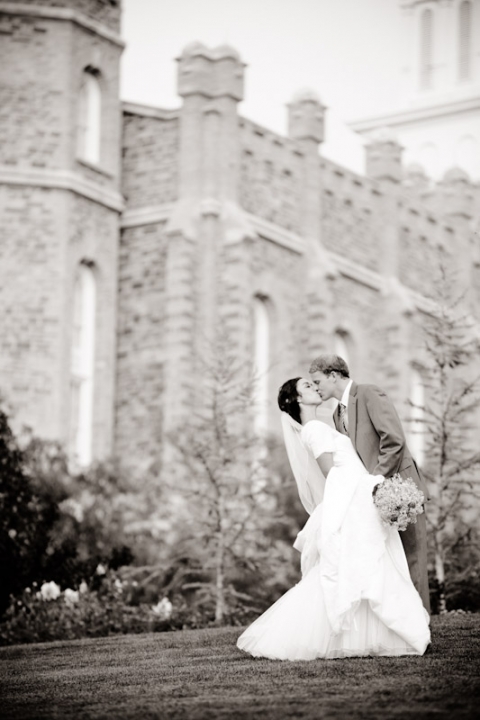 Bridals-2011-10-21-Kimmie-Justin-Utah-Wedding-and-Portrait-Photographer-Logan-LDS-Temple-Wedding019IMG_2935-Blog(pp_w480_h720)