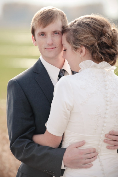 Bridals-2011-10-Laura-Nate-Utah-Wedding-and-Portrait-Photographer-Fall-Bridals-Utah006IMG_5650-Blog(pp_w480_h720)