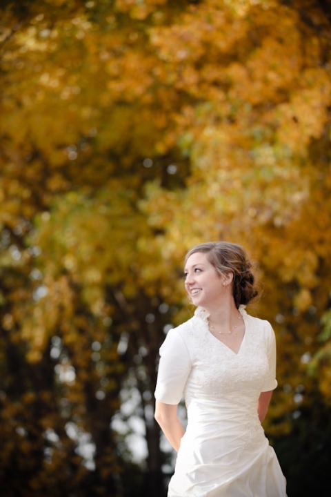 Bridals-2011-10-Laura-Nate-Utah-Wedding-and-Portrait-Photographer-Fall-Bridals-Utah023IMG_5530-Blog(pp_w480_h720)