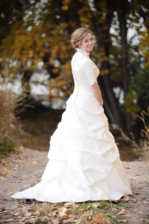 Bridals-2011-10-Laura-Nate-Utah-Wedding-and-Portrait-Photographer-Fall-Bridals-Utah025IMG_5558-Blog(pp_w480_h720)