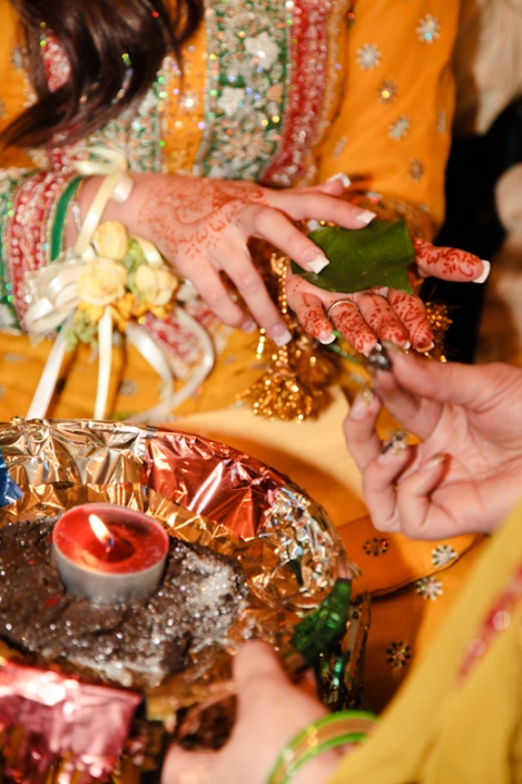 Wedding-2011-04-01-Pakistanian-Wedding-Utah-Wedding-and-Portrait-Photographer-henna-ceremony-Pakistanian-wedding-photographer031IMG_6248-Blog(pp_w480_h720)