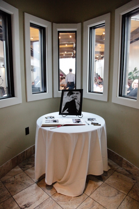 Wedding-2011-04-28-Melissa-Herschel-Utah-Wedding-and-Portrait-Photographer-Draper-Temple-My-Noahs-Reception020IMG_3685-Blog(pp_w480_h720)