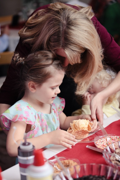 Wedding-2011-04-28-Melissa-Herschel-Utah-Wedding-and-Portrait-Photographer-Draper-Temple-My-Noahs-Reception025IMG_3617-Blog(pp_w480_h720)