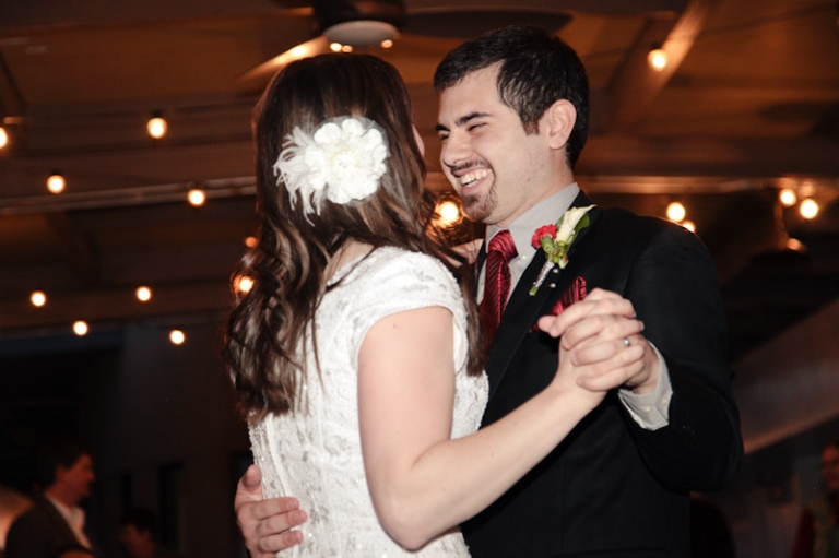 Wedding-2011-04-28-Melissa-Herschel-Utah-Wedding-and-Portrait-Photographer-Draper-Temple-My-Noahs-Reception035IMG_3996-Blog(pp_w768_h511)