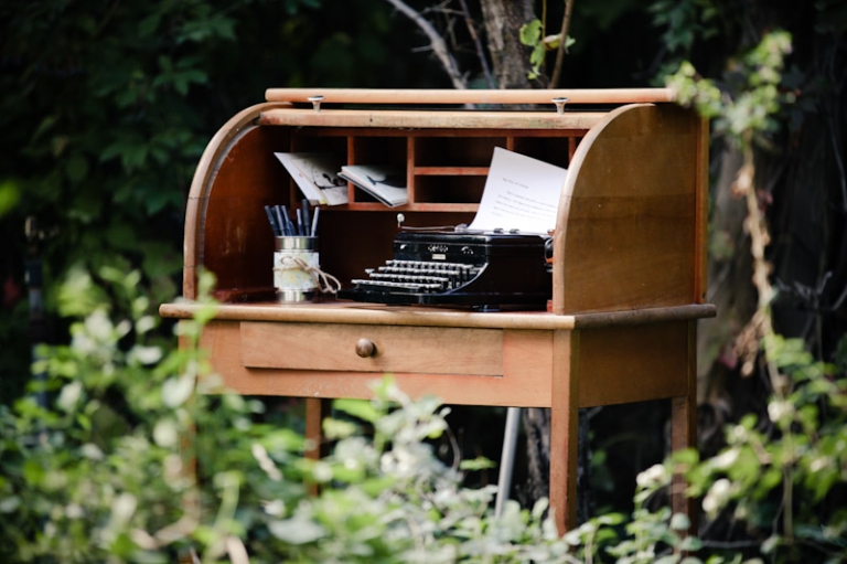 Wedding-2011-09-24-Shannon-Ty-Utah-Wedding-and-Portrait-Photographer-Backyard-vintage-Wedding008IMG_5140-Blog(pp_w768_h511)