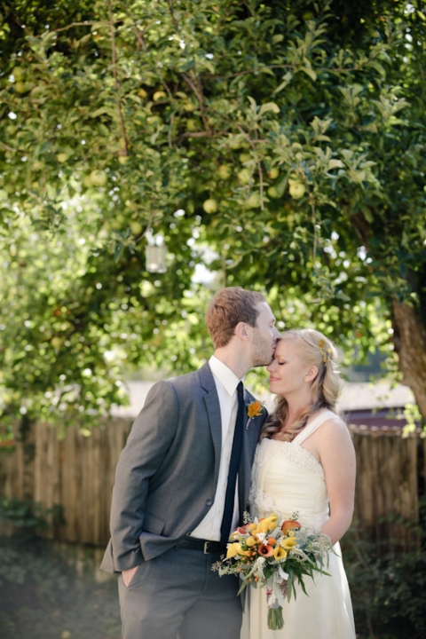 Wedding-2011-09-24-Shannon-Ty-Utah-Wedding-and-Portrait-Photographer-Backyard-vintage-Wedding042IMG_5281-Blog(pp_w480_h720)