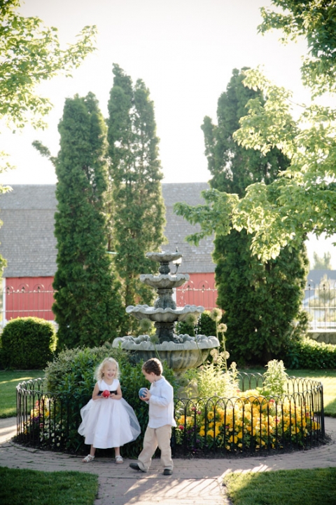Weddings-2011-06-20-Melissa-Graig-Utah-Wedding-and-Portrait-Photographer-Wadley-Farms-Wedding-lawn-games070IMG_6874-Blog(pp_w480_h720)