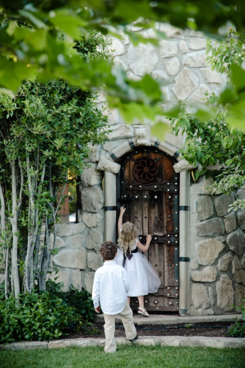 Weddings-2011-06-20-Melissa-Graig-Utah-Wedding-and-Portrait-Photographer-Wadley-Farms-Wedding-lawn-games087IMG_7113-Blog(pp_w480_h720)