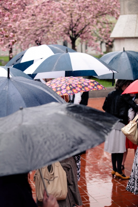 Wedding-and-Portrait-Photographer-Elisabeth-Kate-Studios-Photography-Blossoms-rainy-day005IMG_3587-Blog(pp_w480_h720)