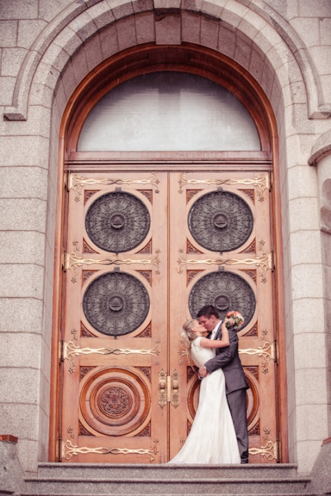 Wedding-and-Portrait-Photographer-Elisabeth-Kate-Studios-Photography-Blossoms-rainy-day018IMG_3762-Blog(pp_w480_h720)