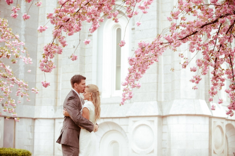 Wedding-and-Portrait-Photographer-Elisabeth-Kate-Studios-Photography-Blossoms-rainy-day026IMG_3828-Blog(pp_w768_h511)