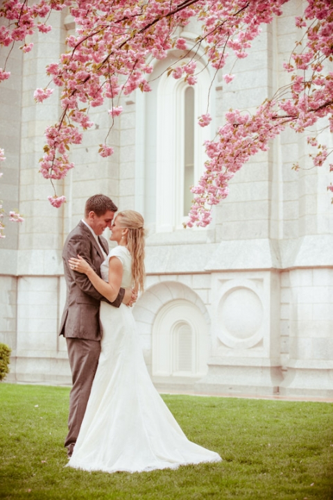 Wedding-and-Portrait-Photographer-Elisabeth-Kate-Studios-Photography-Blossoms-rainy-day029IMG_3815-Blog(pp_w480_h720)