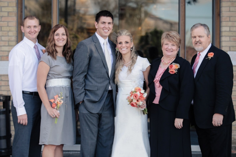 Wedding-and-Portrait-Photographer-Elisabeth-Kate-Studios-Photography-Blossoms-rainy-day033IMG_4056-Blog(pp_w768_h511)