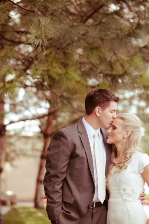 Wedding-and-Portrait-Photographer-Elisabeth-Kate-Studios-Photography-Blossoms-rainy-day040IMG_3909-Blog(pp_w480_h720)