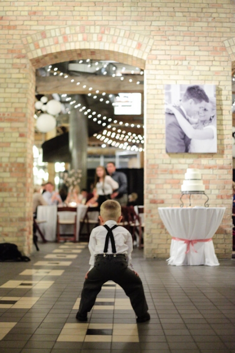 Wedding-and-Portrait-Photographer-Elisabeth-Kate-Studios-Photography-Blossoms-rainy-day072IMG_5542-Blog(pp_w480_h720)