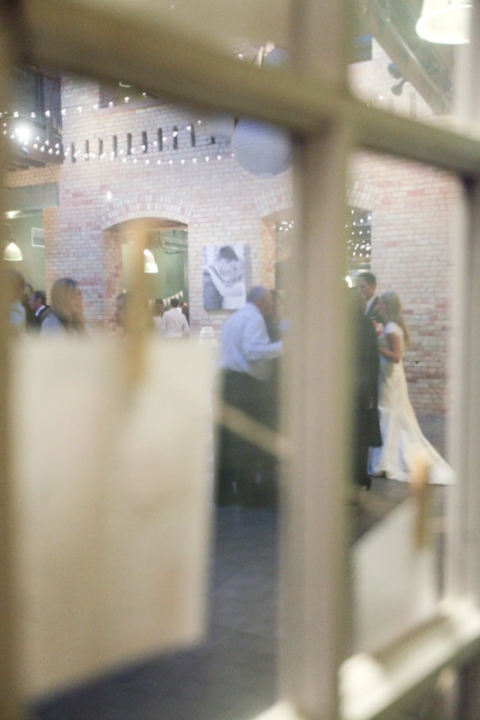 Wedding-and-Portrait-Photographer-Elisabeth-Kate-Studios-Photography-Blossoms-rainy-day075IMG_5406-Blog(pp_w480_h720)