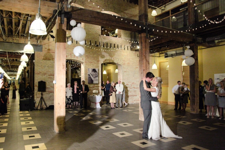 Wedding-and-Portrait-Photographer-Elisabeth-Kate-Studios-Photography-Blossoms-rainy-day087IMG_5727-Blog(pp_w768_h511)