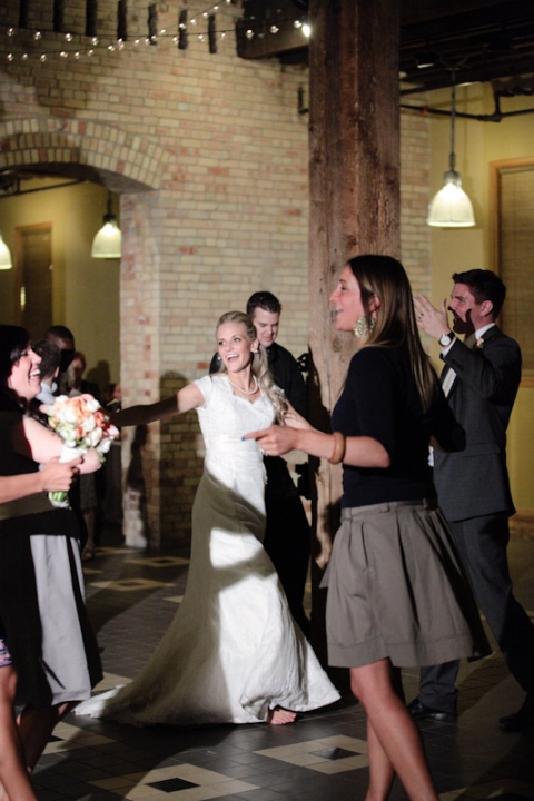 Wedding-and-Portrait-Photographer-Elisabeth-Kate-Studios-Photography-Blossoms-rainy-day090IMG_5774-Blog(pp_w480_h720)