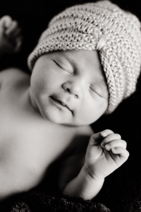 Wedding-and-Portrait-Photographer-Newborn-photos004IMG_5660-Blog(pp_w480_h720)