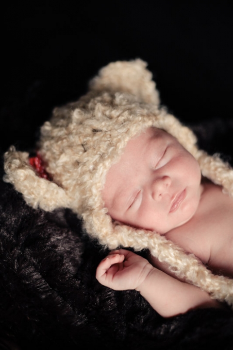Wedding-and-Portrait-Photographer-Newborn-photos006IMG_5618-Blog(pp_w480_h720)