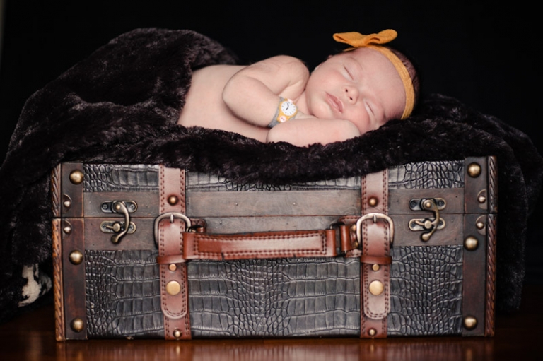 Wedding-and-Portrait-Photographer-Newborn-photos008IMG_5700-Blog(pp_w768_h511)