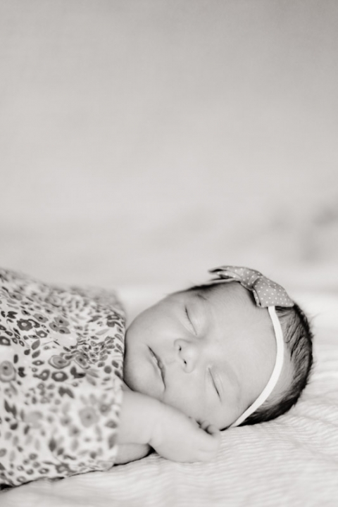 Wedding-and-Portrait-Photographer-Newborn-photos009IMG_6009-Blog(pp_w480_h720)