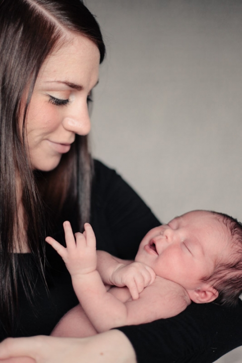 Wedding-and-Portrait-Photographer-Newborn-photos018IMG_5818-Blog(pp_w480_h720)