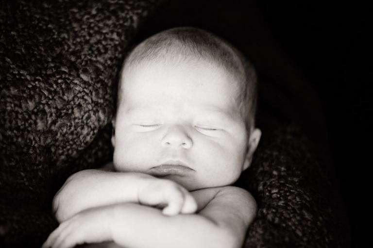 Wedding-and-Portrait-Photographer-Newborns002IMG_7370-Blog(pp_w768_h511)