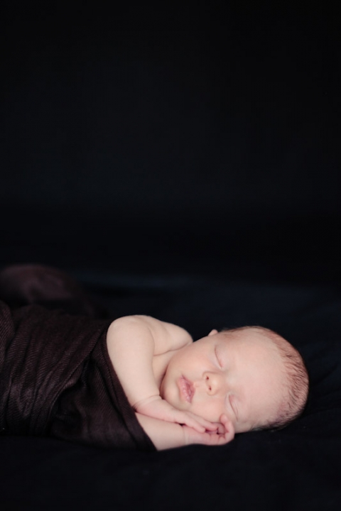 Wedding-and-Portrait-Photographer-Newborns008IMG_8337-Blog(pp_w480_h720)