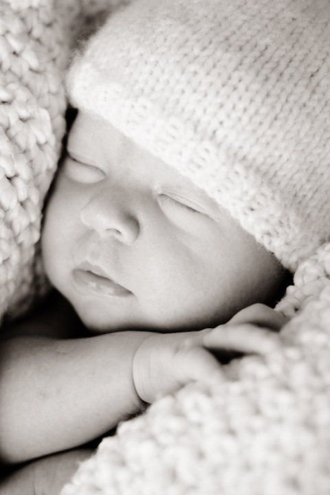Wedding-and-Portrait-Photographer-Newborns010IMG_7280-Blog(pp_w480_h720)