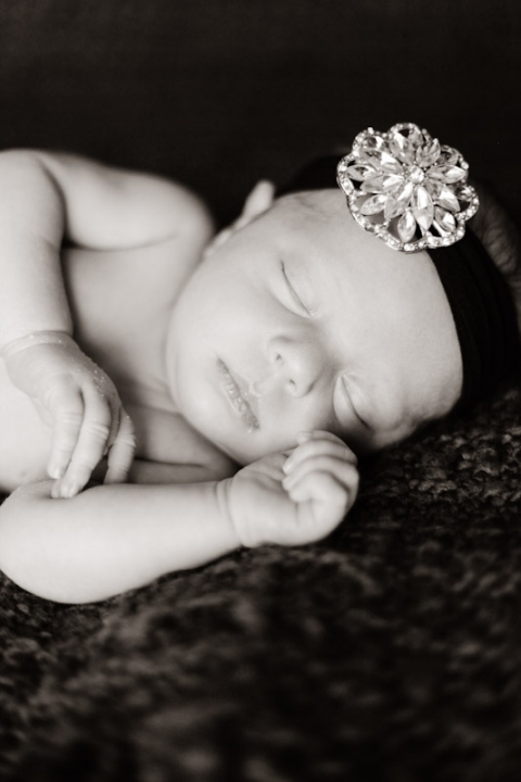 Wedding-and-Portrait-Photographer-Newborns010IMG_8386-Blog(pp_w480_h720)