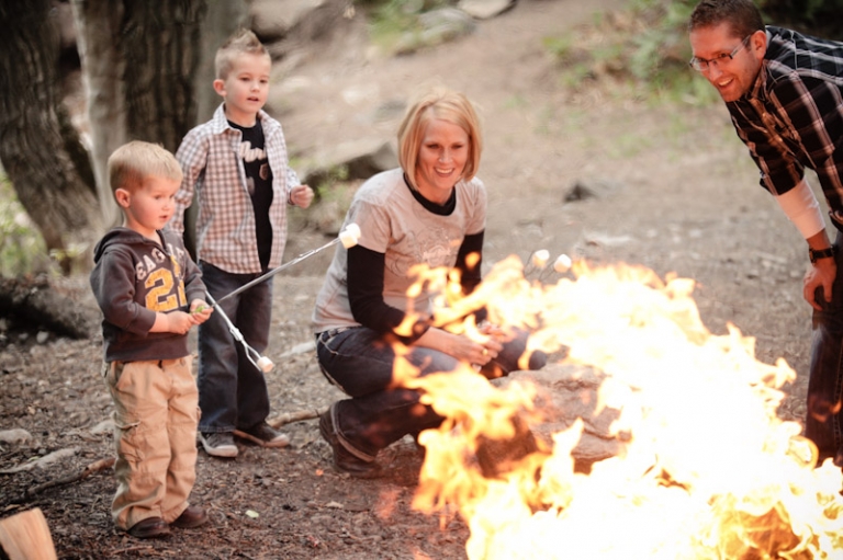 Wedding-and-Portrait-Photographer-Family-Campfire-shoot022IMG_2934-Blog(pp_w768_h511)