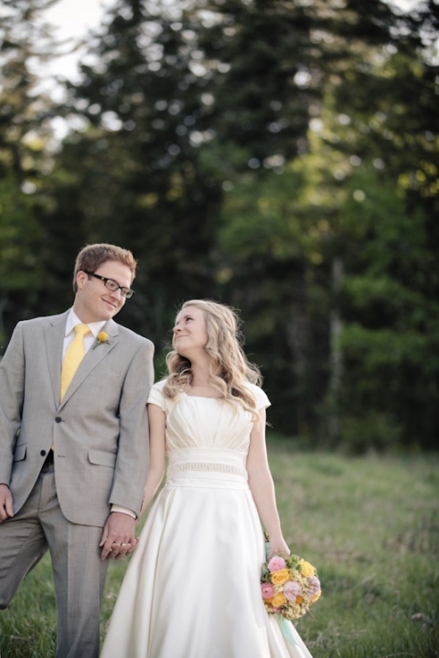 Wedding-and-Portrait-Photographer-Mountains-Bridals040IMG_5645-Blog(pp_w480_h720)