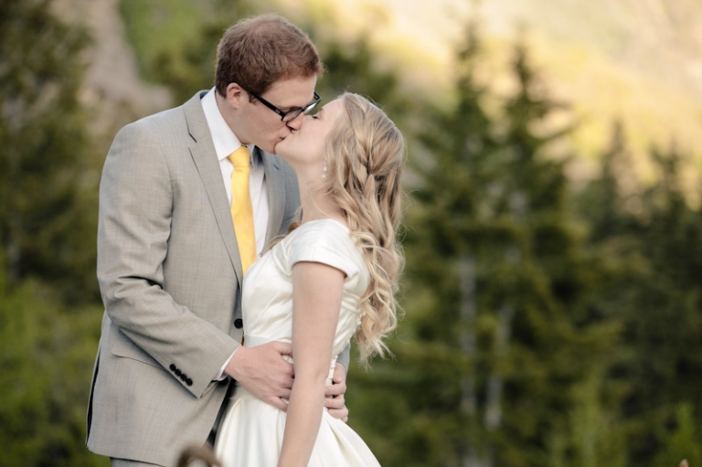 Wedding-and-Portrait-Photographer-Mountains-Bridals041IMG_5828-Blog(pp_w768_h511)
