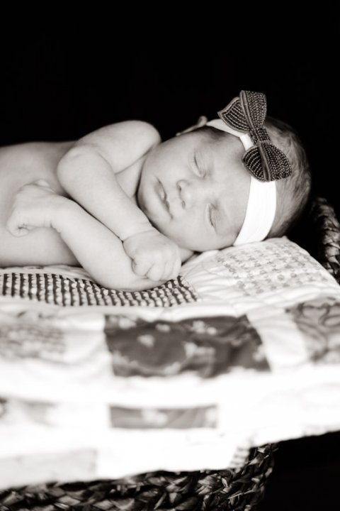 Wedding-and-Portrait-Photographer-Newborns003IMG_8788-Blog(pp_w480_h720)