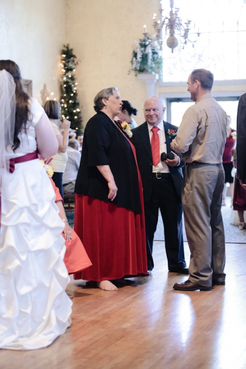 Wedding-and-Portrait-Photographer-North-Hampton-house-reception-center0320R0A0362-Blog(pp_w480_h720)