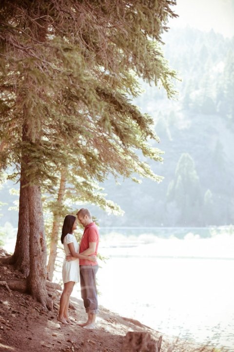 Wedding-and-Portrait-Photographer-water-engagements-Elisabeth-Kate-Studios-Photography014IMG_9133-Blog(pp_w480_h720)