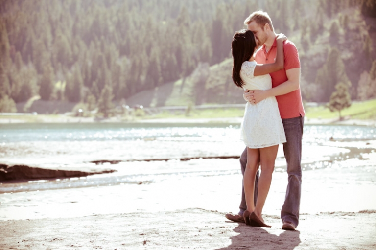 Wedding-and-Portrait-Photographer-water-engagements-Elisabeth-Kate-Studios-Photography023IMG_8852-Blog(pp_w768_h511)