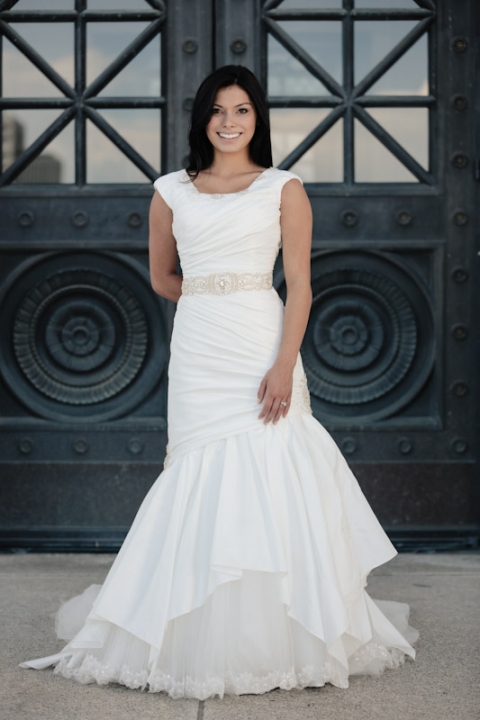 Wedding-and-Portrait-Photographer-Bridals0370R0A0164-Blog(pp_w480_h720)